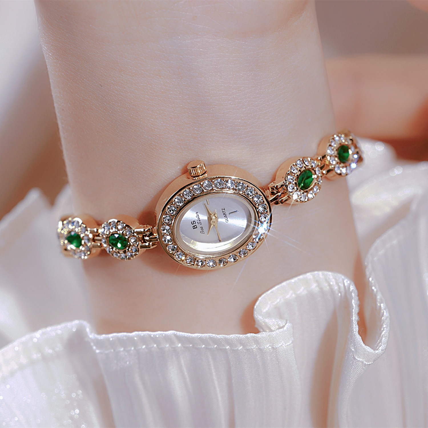 Minimalist Thin Watch - UTHAI New Women Chain Watch Light